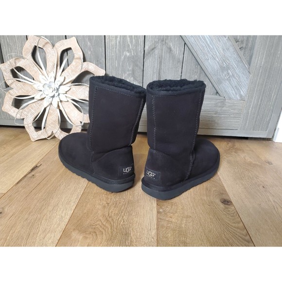 Ugg Australia Women's 5825 Classic Short Sheepskin Boots Black Size 7M - Picture 3 of 9